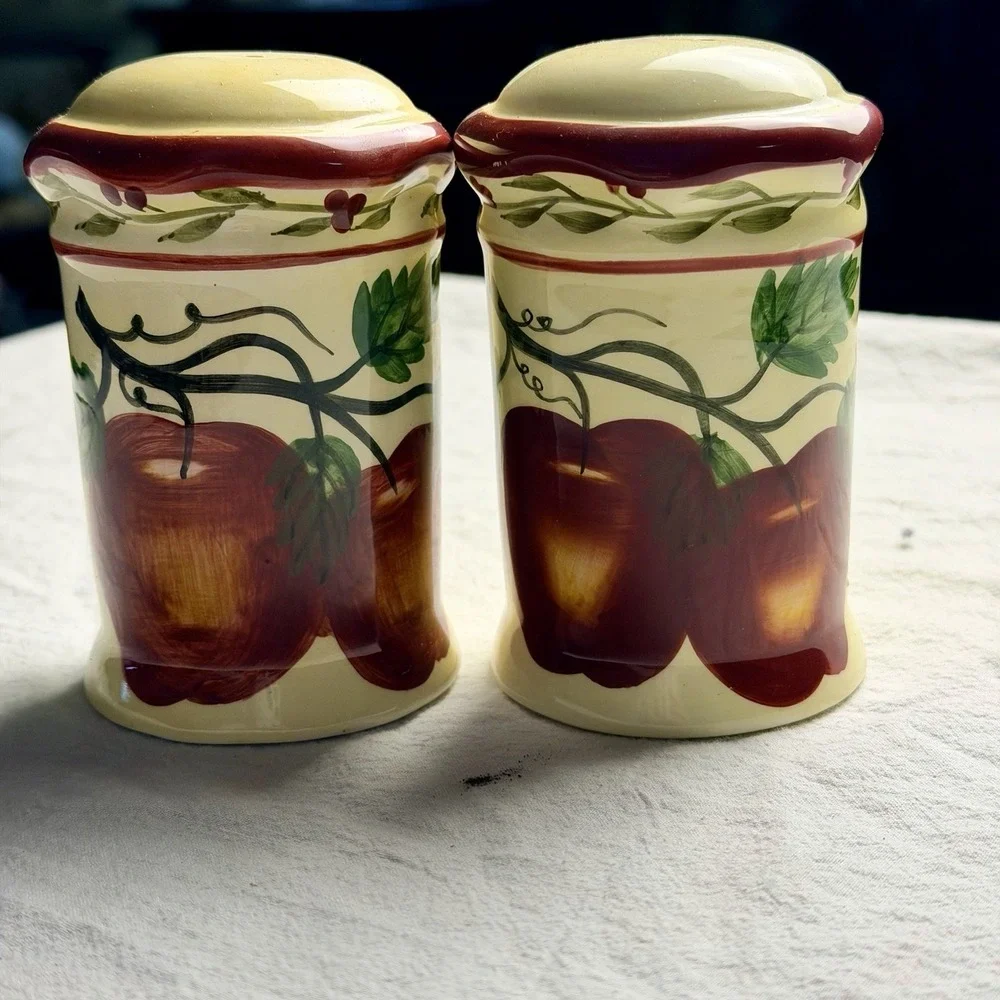 Apple Salt And Pepper Shakers Vintage Country Cottagecore
